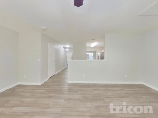 Building Photo - READY NOW