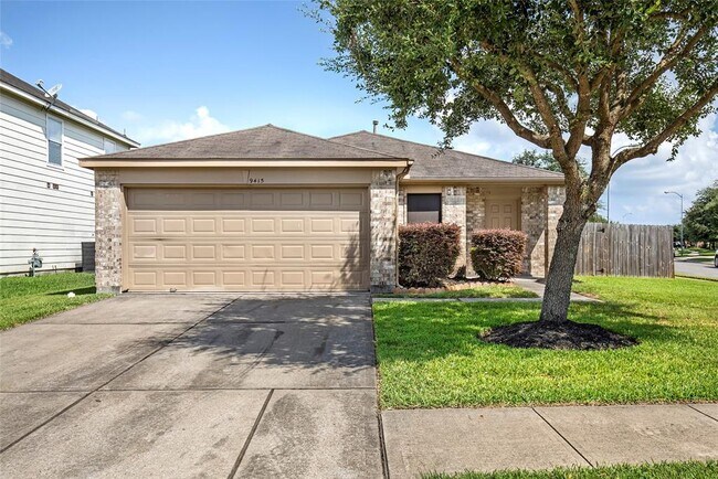 Foto del edificio - 9415 Shaded Pines Dr