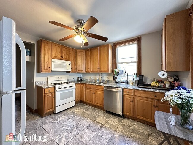 Building Photo - 3532 N Elston Ave