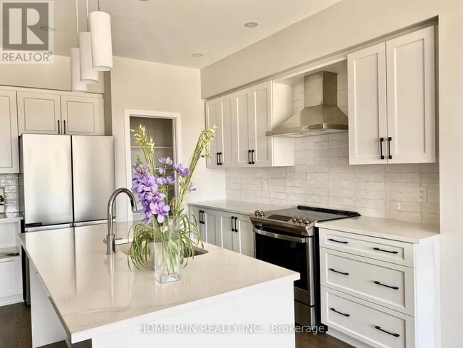 Building Photo - 236 Sheaf Row