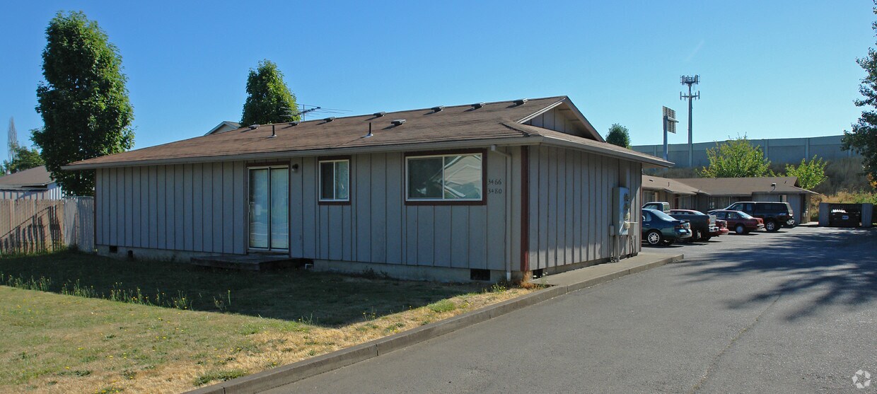Primary Photo - 3466-3480 Hawthorne Ave NE