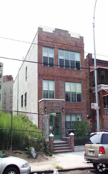 Building Photo - 1668 Davidson Ave