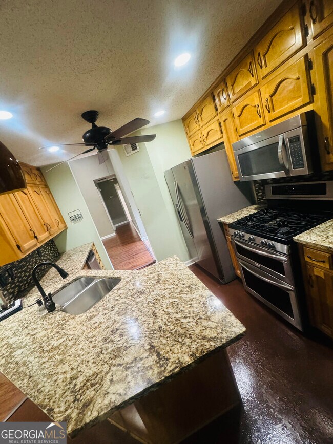 Foto del edificio - 3340 Rock Creek Dr