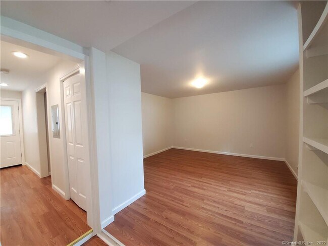 Building Photo - 170 Brookfield Ave