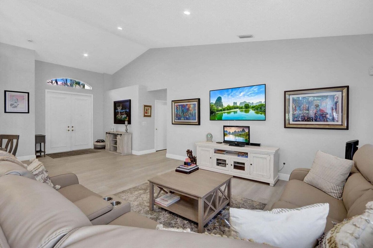 Foto principal - 4590 Hazelton Ln