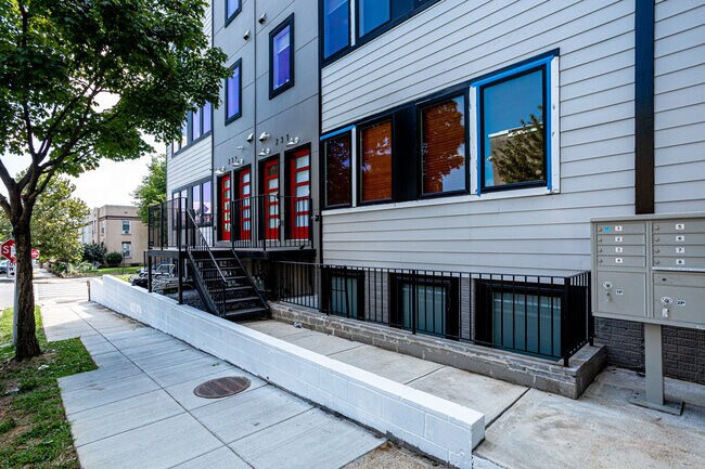 Foto del edificio - 233 Seaton Pl NE