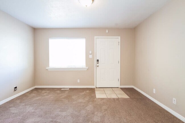 Building Photo - 1640 Ruth Dr