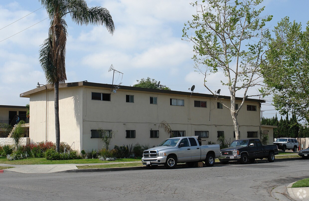 Building Photo - 1202 S Pacific Ave