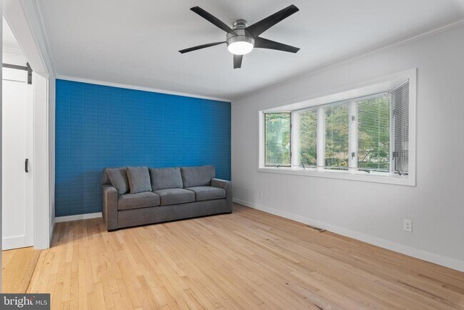 Building Photo - 1104 Oak View Dr
