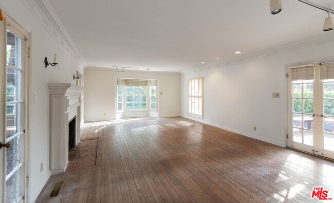 Building Photo - 500 Ocampo Dr