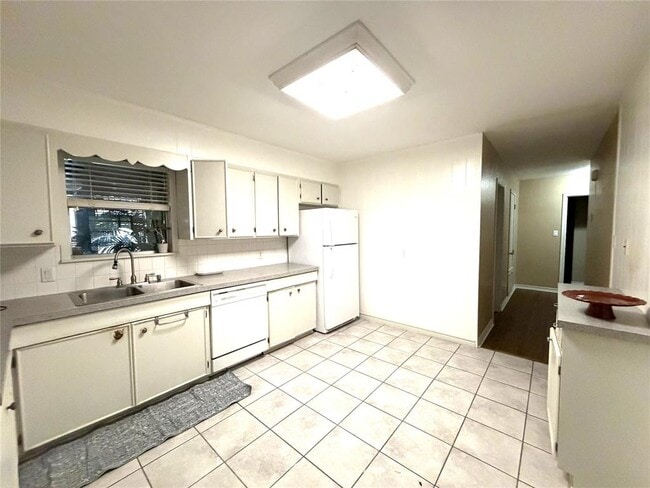 Building Photo - 127 Parkview Dr