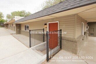 Building Photo - 1022 E Poplar St