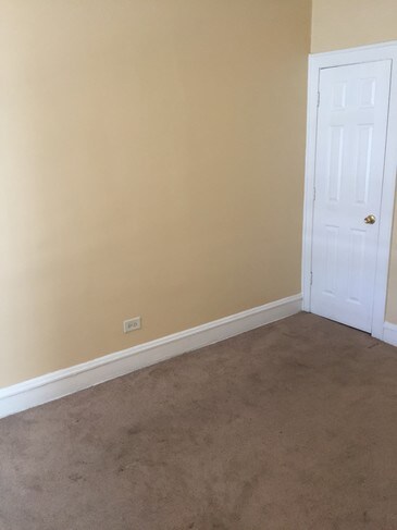Foto del edificio - 4810 W Armitage Ave
