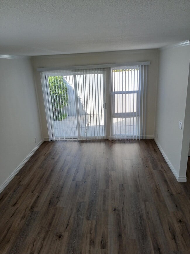 Building Photo - 781 Amigos Way