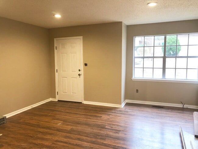 Front Living room - 5272 Dresden Rd
