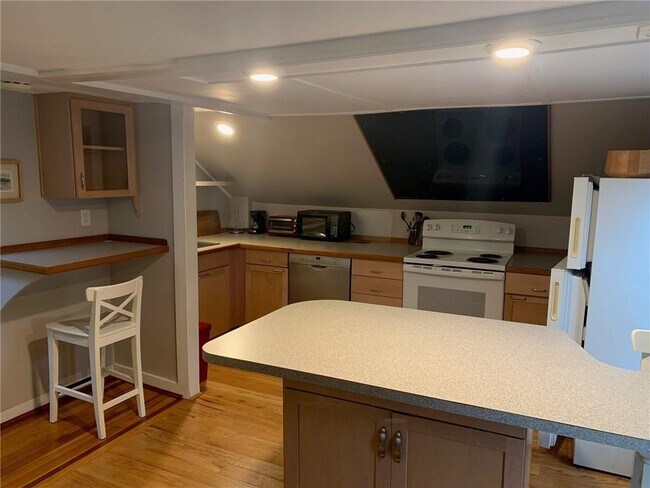 Building Photo - 107 Prospect Hill St