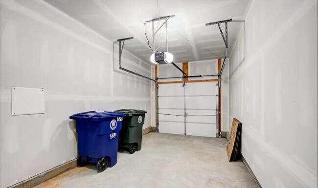 Building Photo - 221 Mazzeo Dr