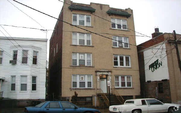 Building Photo - 208 75th St