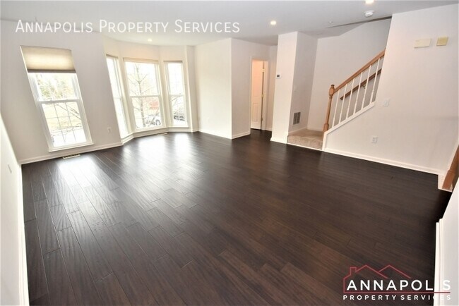 Building Photo - 638 howards loop