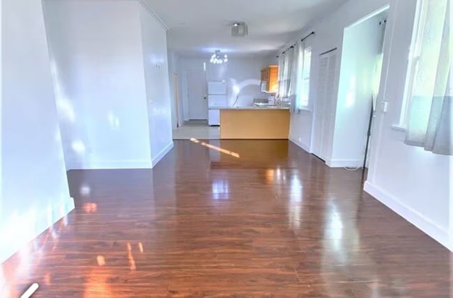 Building Photo - Kaimuki Single-Family Home – 3 Beds 2 Baths, Utilities + AC Included, No Pets
