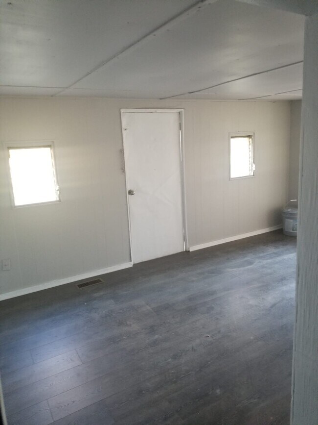 Foto del edificio - 711 E Mcintosh Rd