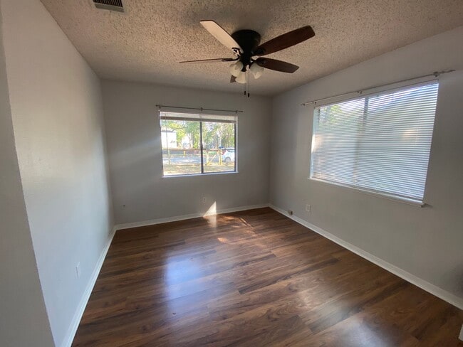 Building Photo - 5302 Avenue G