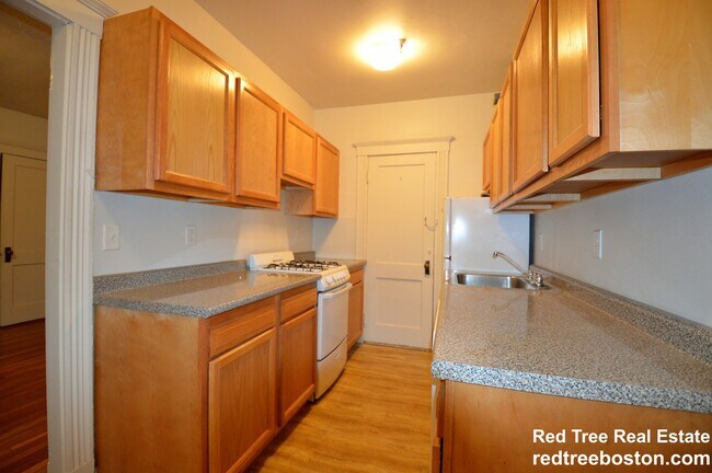 Building Photo - 235 Park Dr