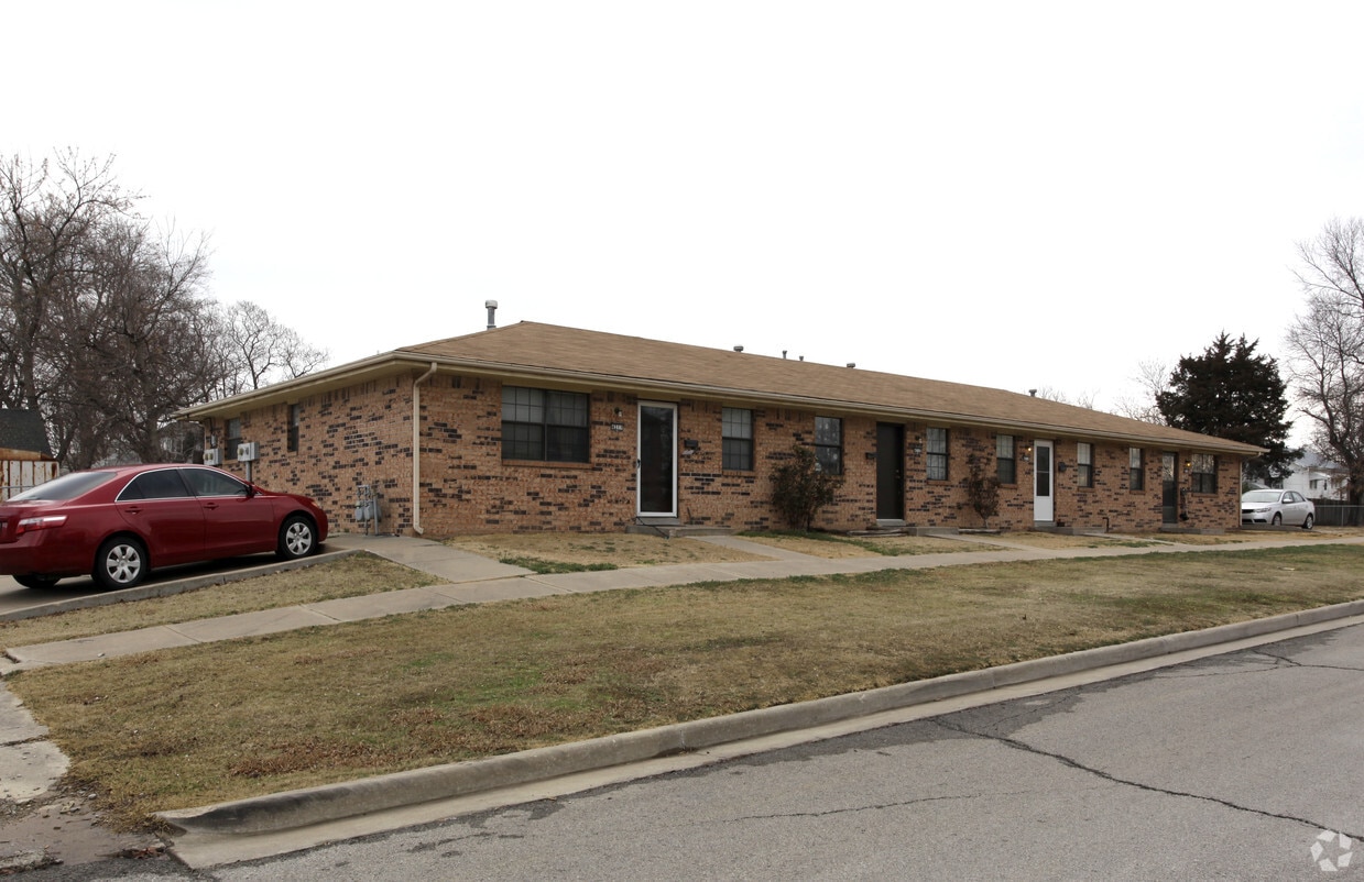Primary Photo - 431 S Chickasaw Ave