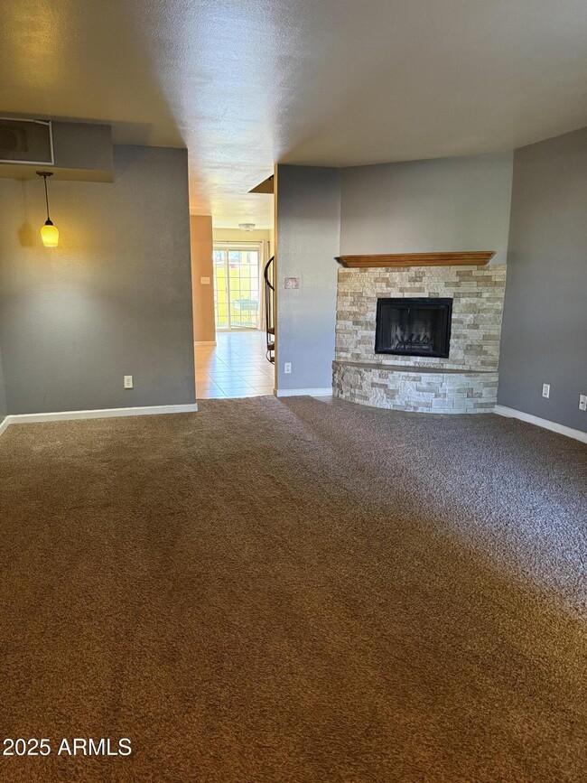 Building Photo - 1425 E Desert Cove Ave