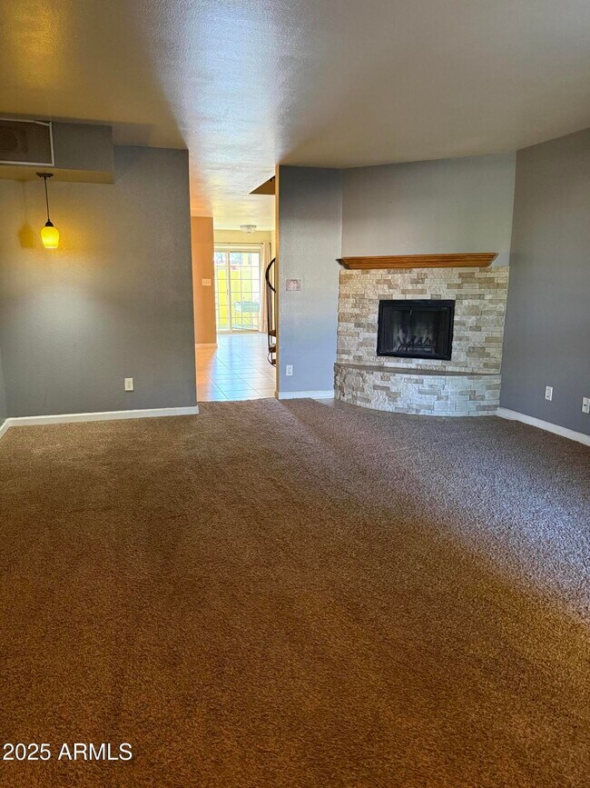 Foto del edificio - 1425 E Desert Cove Ave