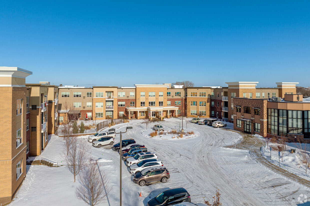 Foto principal - The Rosemount Senior Living at Steeple Center