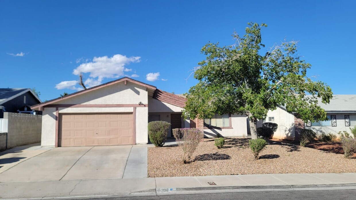 Foto principal - 6208 Old Trail Rd