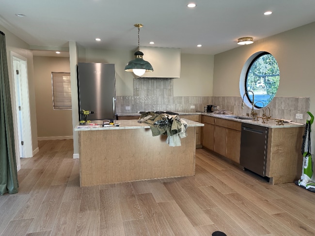 Building Photo - 5780 Violeta Ave