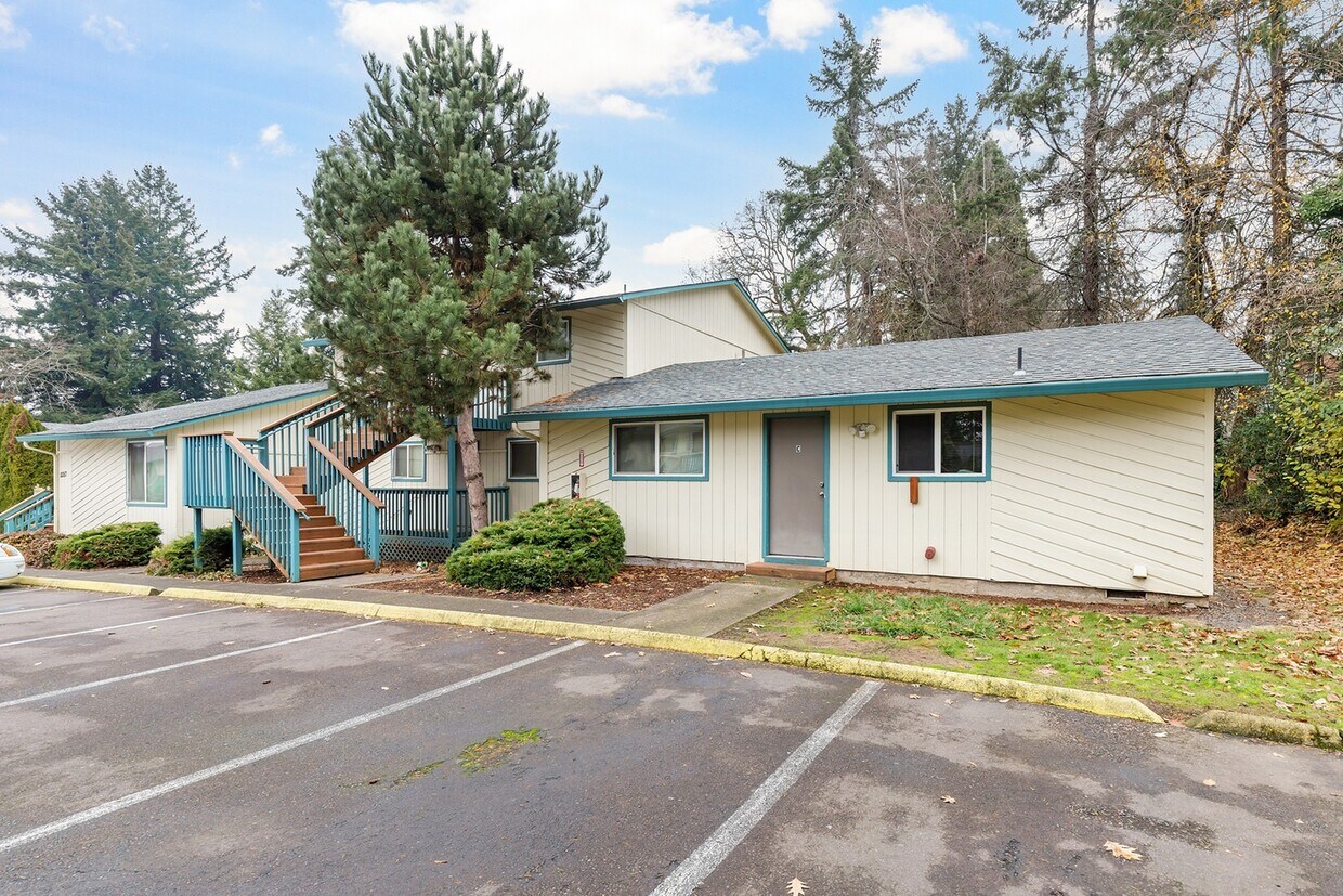 Primary Photo - Quail Court Apartments