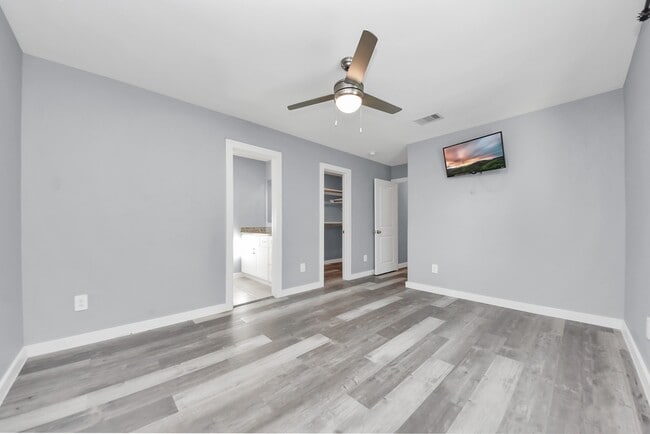 Building Photo - 618 Maple Way St