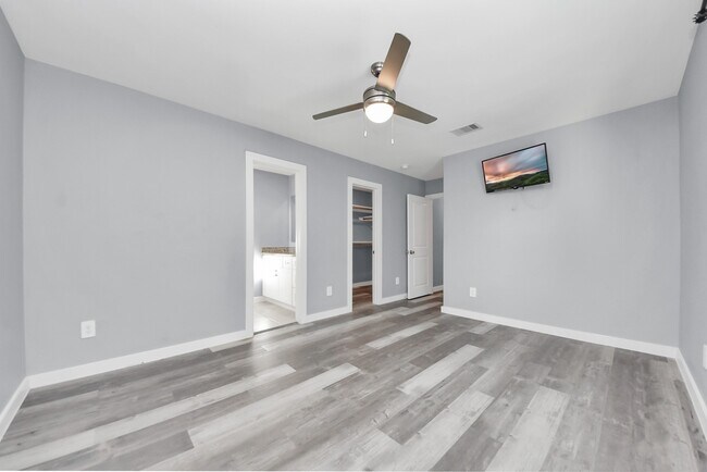 Foto del edificio - 618 Maple Way St