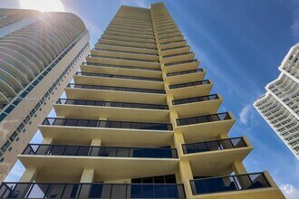 Building Photo - 16275 Collins Ave