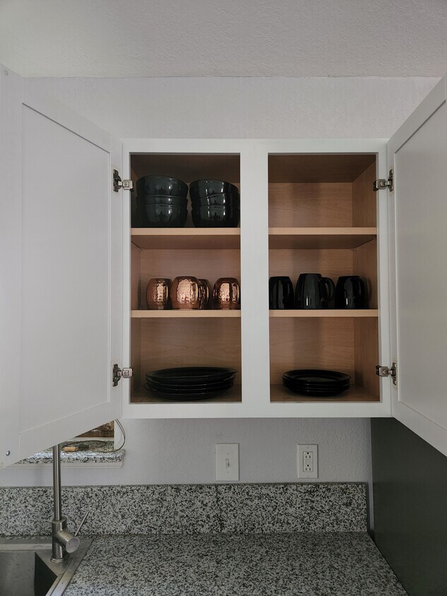 Kitchen cabinet - 10214 E 55th St