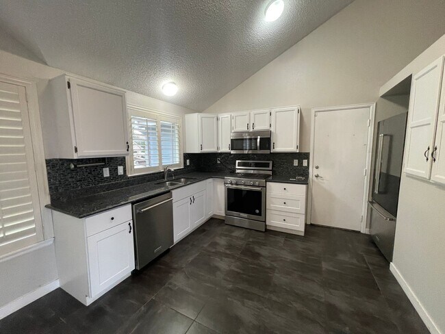 Building Photo - Move-In Ready Highlands Ranch Gem – Recently Updated 3 Bed/3 Bath