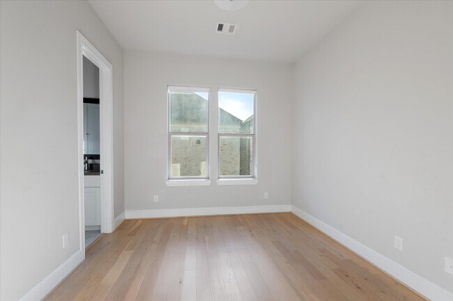 Foto del edificio - 1005 St Charles St