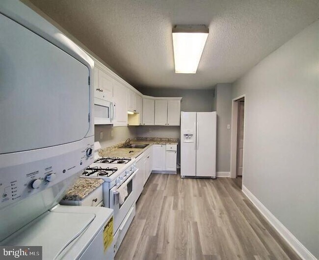 Building Photo - 3705 S George Mason Dr