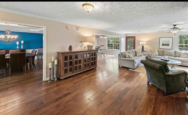 Foto del edificio - 4 Bedroom Home In Knoxville