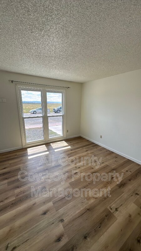 Foto del edificio - 4315 E Crow Dr