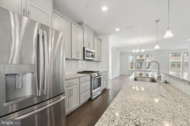 Foto del edificio - 45117 Kincora Dr