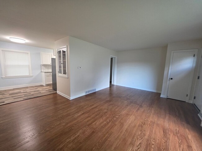 Building Photo - Updated 2-Bedroom Duplex for Rent – Kent, OH 44240