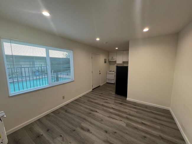 Building Photo - Haskell Apartments