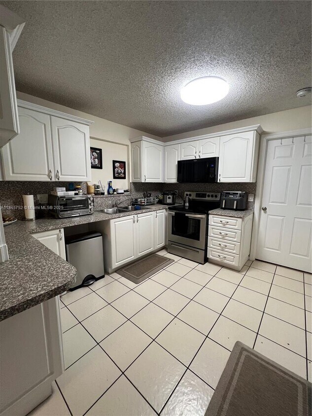Foto principal - 5070 Ponderosa Ln