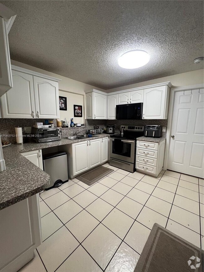 Building Photo - 5070 Ponderosa Ln