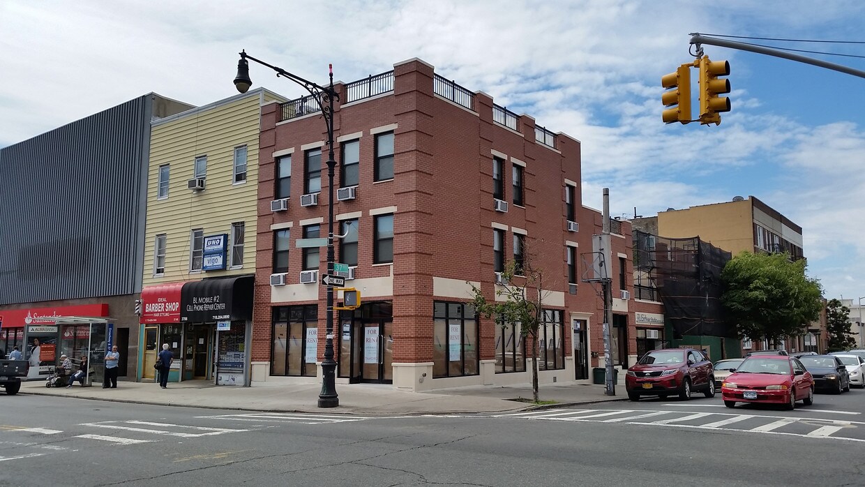 Primary Photo - 3702 Broadway
