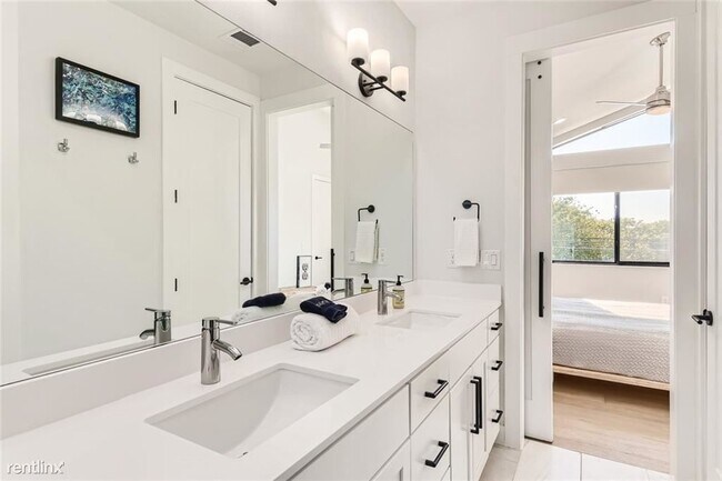 Foto del edificio - 1 br, 1 bath Condo - 1705 Cedar Ave